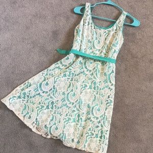 Sleeveless Sandra Darren lace dress size 8